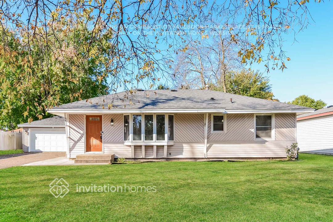 8412 Grange Blvd in Cottage Grove, MN - Foto de edificio