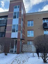 2257 W Lake St, Unit 203 in Chicago, IL - Building Photo