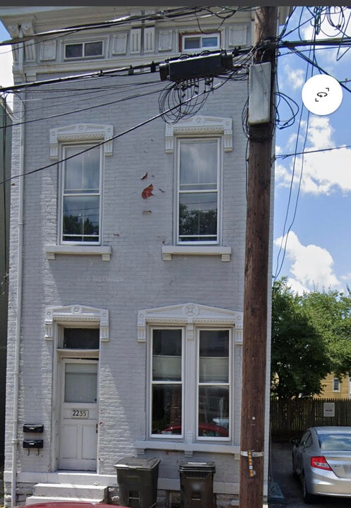 2235 Victor St, Unit Both units in Cincinnati, OH - Foto de edificio