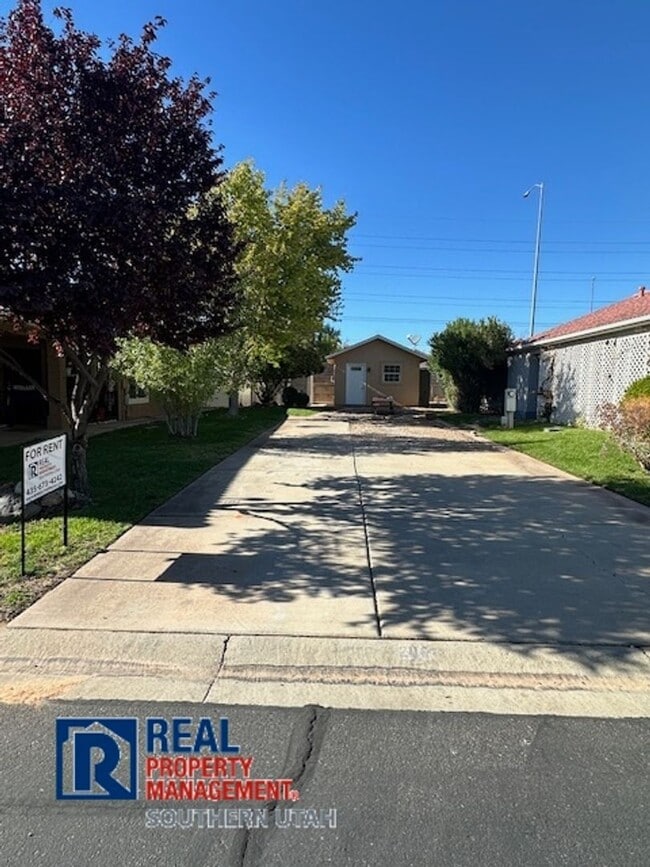 2990 E Riverside Dr in Saint George, UT - Foto de edificio - Building Photo