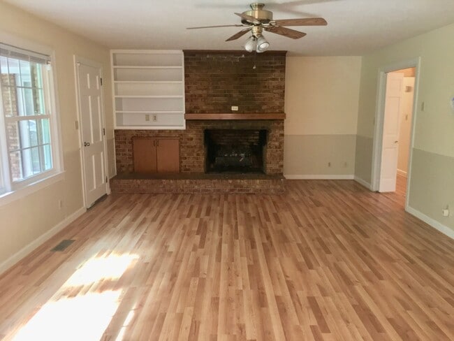 301 John McQueen Rd in Aberdeen, NC - Building Photo - Building Photo