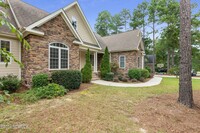 108 Hammerstone Cir in Whispering Pines, NC - Foto de edificio - Building Photo