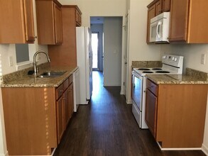 5015 Croftwood Dr in Raleigh, NC - Foto de edificio - Building Photo