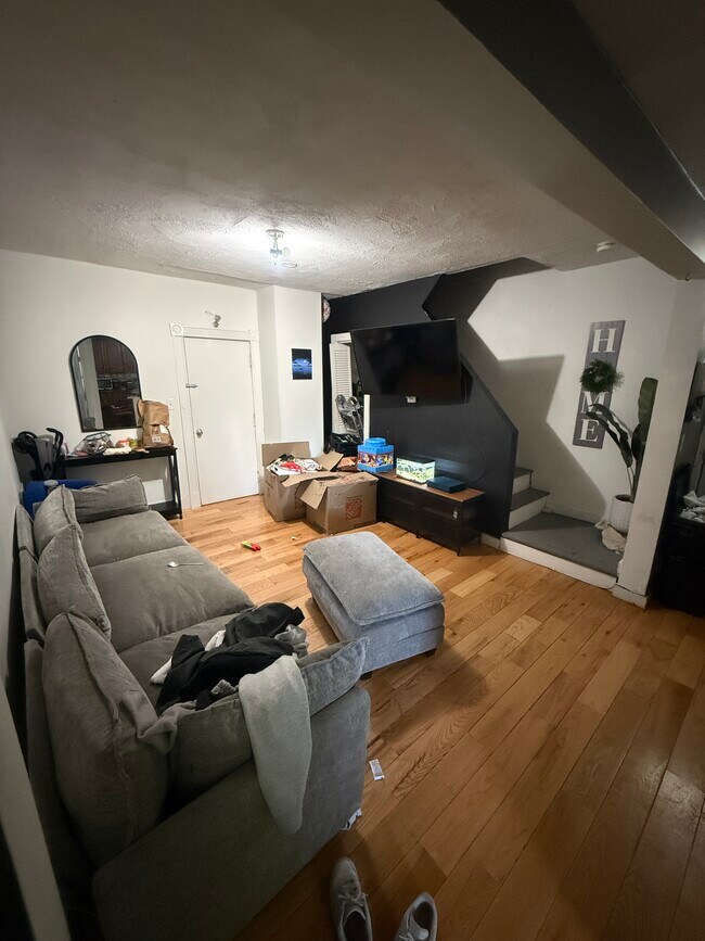 509 Medford St, Unit 2 in Somerville, MA - Foto de edificio - Building Photo