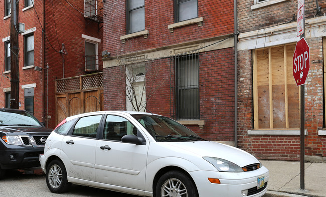 1402 Republic St in Cincinnati, OH - Foto de edificio - Building Photo