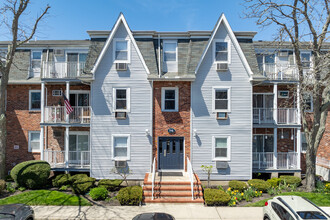 Embury Arms in Ocean Grove, NJ - Building Photo - Building Photo