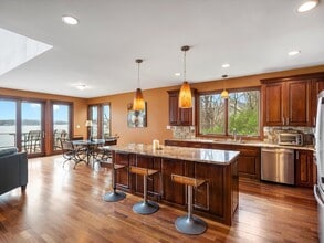 11589 Ember Rd in Davisburg, MI - Foto de edificio - Building Photo