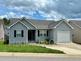 33 Woodcreek Cir in Swannanoa, NC - Building Photo