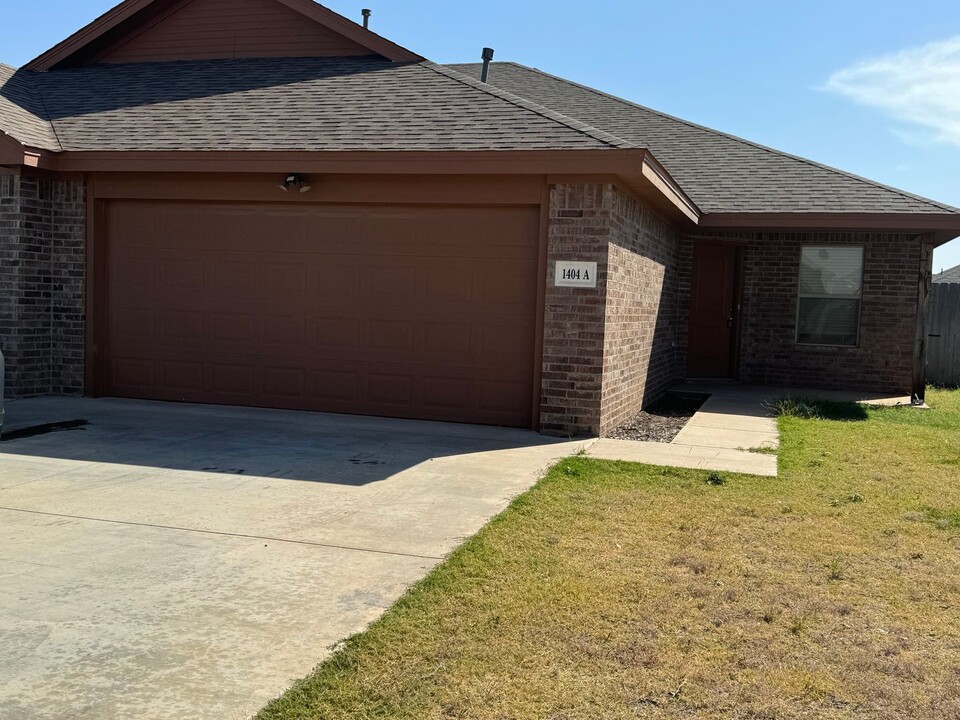 1404 16th St in Shallowater, TX - Building Photo