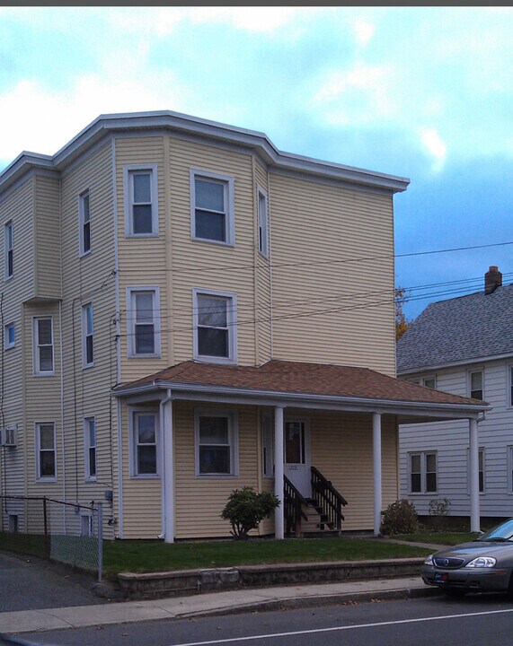 715 Grattan St in Chicopee, MA - Foto de edificio