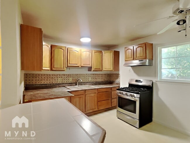 1220 Detroit Ave in Concord, CA - Building Photo - Building Photo