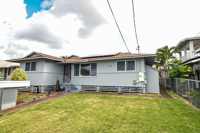 738 Ho?oma?ema?e St in Pearl City, HI - Building Photo - Building Photo