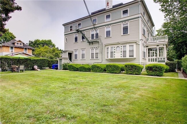 20 Berkeley Ave in Newport, RI - Building Photo - Building Photo