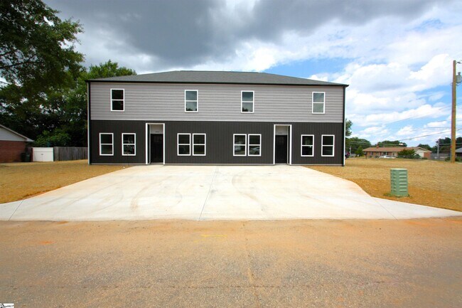 404 Sierra Rd in Moore, SC - Building Photo - Building Photo