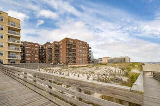 The Weather Vane in Long Beach, NY - Foto de edificio - Building Photo