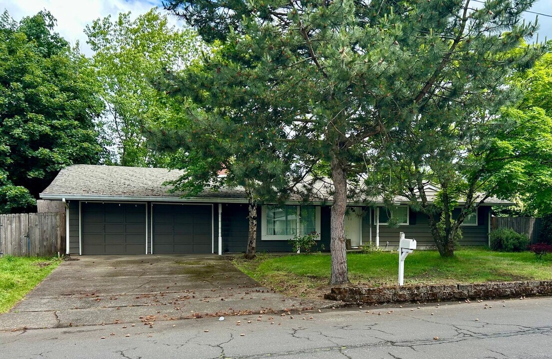319 N Garrison Rd in Vancouver, WA - Building Photo