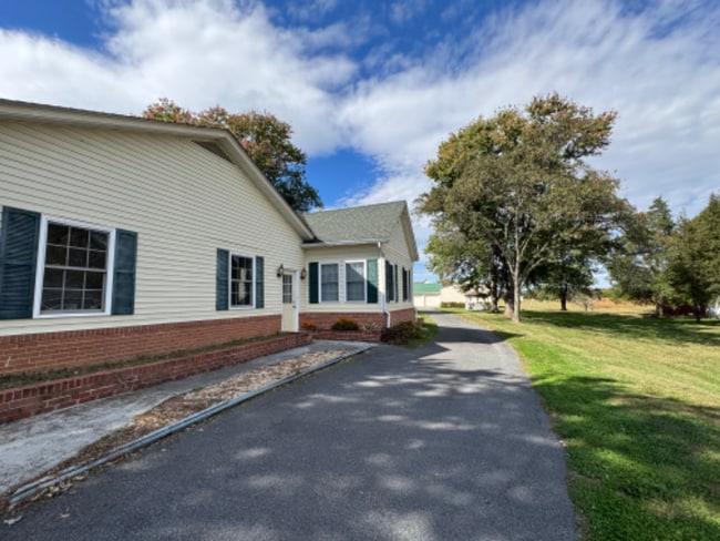 105 West St in Stephens City, VA - Building Photo - Building Photo