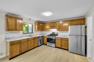 103 Cliffside Dr in Manchester, CT - Building Photo - Building Photo