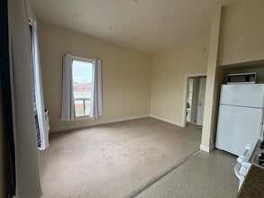 2310 Pacific Ave, Unit D in Alameda, CA - Foto de edificio - Building Photo