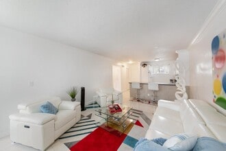 2581 Garden Dr in Lake Worth Beach, FL - Building Photo - Building Photo