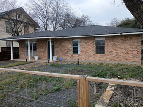 1931 N PanAm Expy in San Antonio, TX - Building Photo - Building Photo