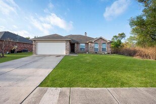 1513 Millbrook Dr in Midlothian, TX - Building Photo