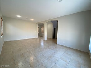 1405 Herring Run Ave in Las Vegas, NV - Building Photo - Building Photo