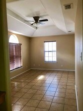 703 La Mancha Dr-Unit -1 in Edinburg, TX - Foto de edificio - Building Photo