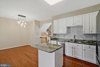 8034 Horseshoe Cottage Cir in Lorton, VA - Building Photo - Building Photo