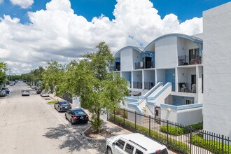 Parkview Gardens in Miami, FL - Building Photo - Building Photo