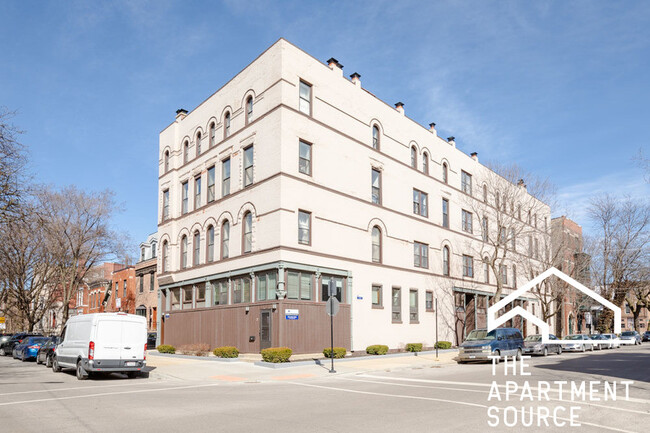 1048 W Dickens Ave