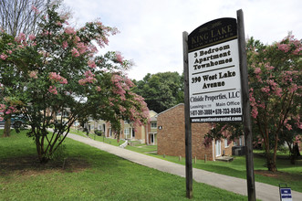 King Lake Townhomes in Atlanta, GA - Foto de edificio - Building Photo