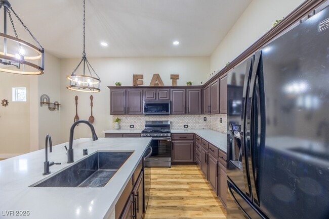 8217 Cabin Springs Ave in Las Vegas, NV - Building Photo - Building Photo