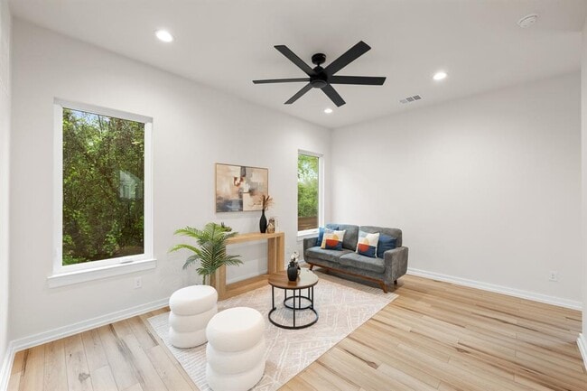 2309 Montopolis Dr in Austin, TX - Building Photo - Building Photo