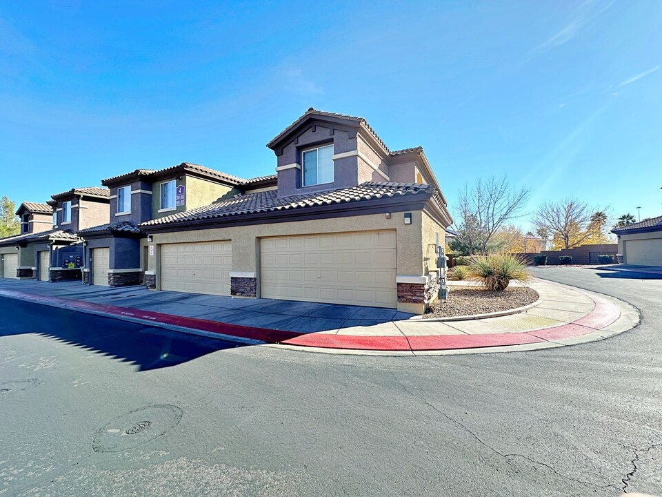 6868 Sky Pte in Las Vegas, NV - Building Photo