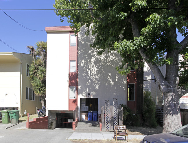 2537 Ellsworth St in Berkeley, CA - Building Photo - Building Photo