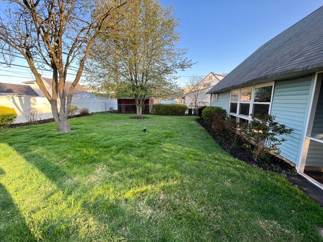 15 Catalpa Ln in Levittown, PA - Building Photo - Building Photo