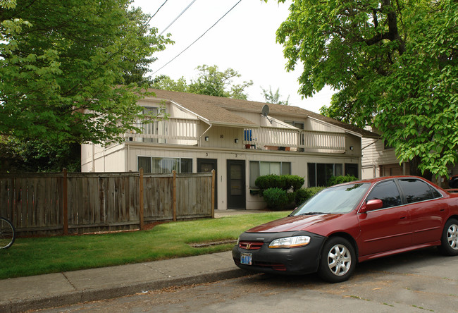 2301 Willamette St in Eugene, OR - Foto de edificio - Building Photo