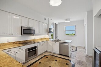 733 Crandon Blvd in Key Biscayne, FL - Building Photo - Building Photo