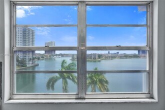 2851 NE 183rd St in Aventura, FL - Building Photo - Building Photo