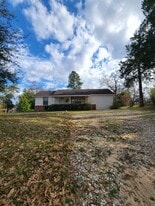 1827 S Fredonia St in Nacogdoches, TX - Building Photo
