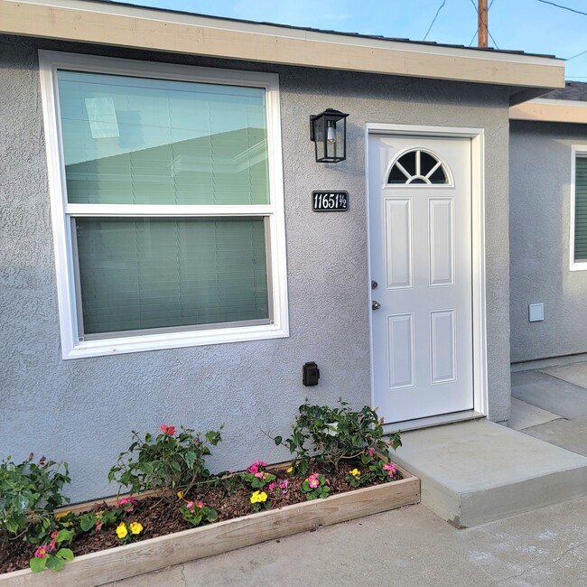11649 Sunglow St in Santa Fe Springs, CA - Building Photo - Building Photo