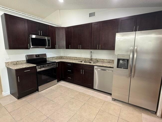 1888 SW Angelico Ln in Port St. Lucie, FL - Building Photo - Building Photo