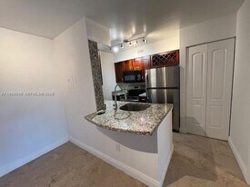 2880 N Oakland Forest Dr in Oakland Park, FL - Building Photo