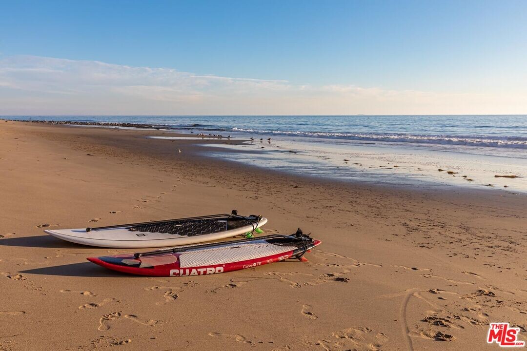 42602 Pacific Coast Hwy in Malibu, CA - Building Photo