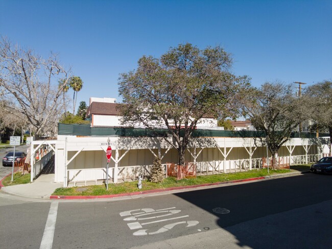 9255 Whitworth Dr in Beverly Hills, CA - Foto de edificio - Building Photo