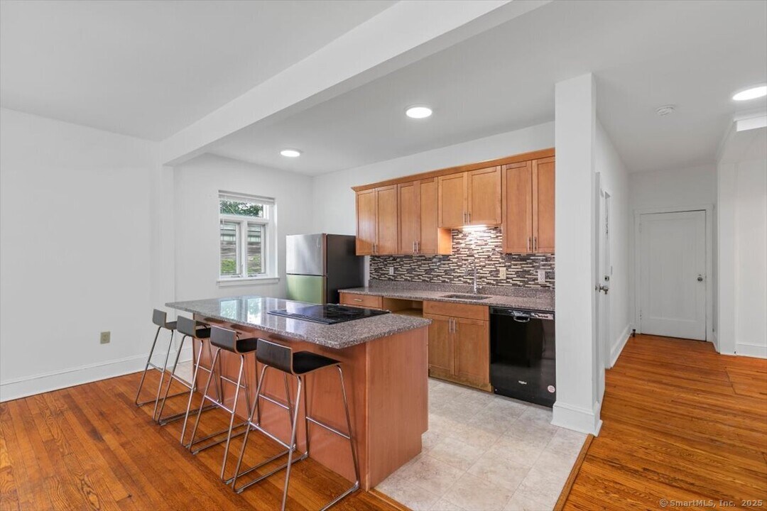 89 Howe St in New Haven, CT - Building Photo