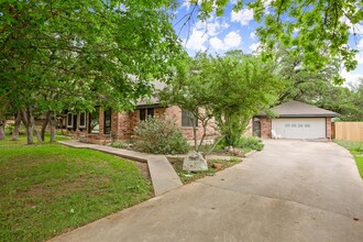 7007 Fence Line Dr in Austin, TX - Building Photo - Building Photo
