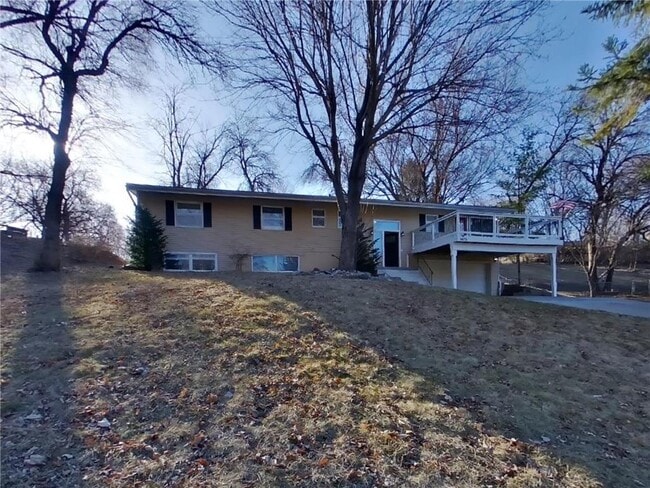 property at 1475 Valley Dr