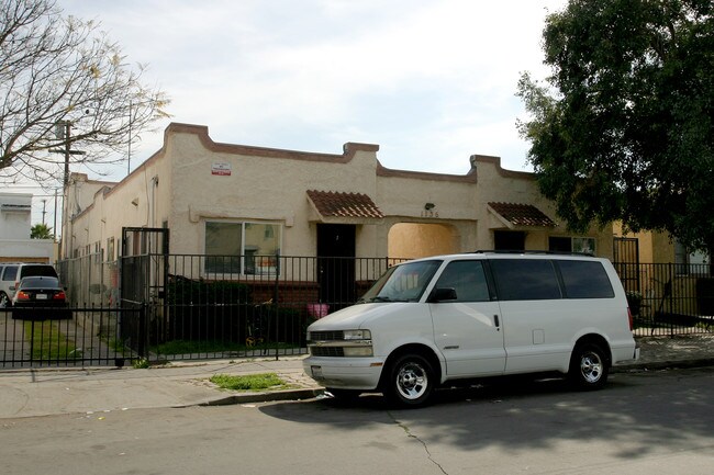 1136 Hoffman Ave in Long Beach, CA - Building Photo - Building Photo